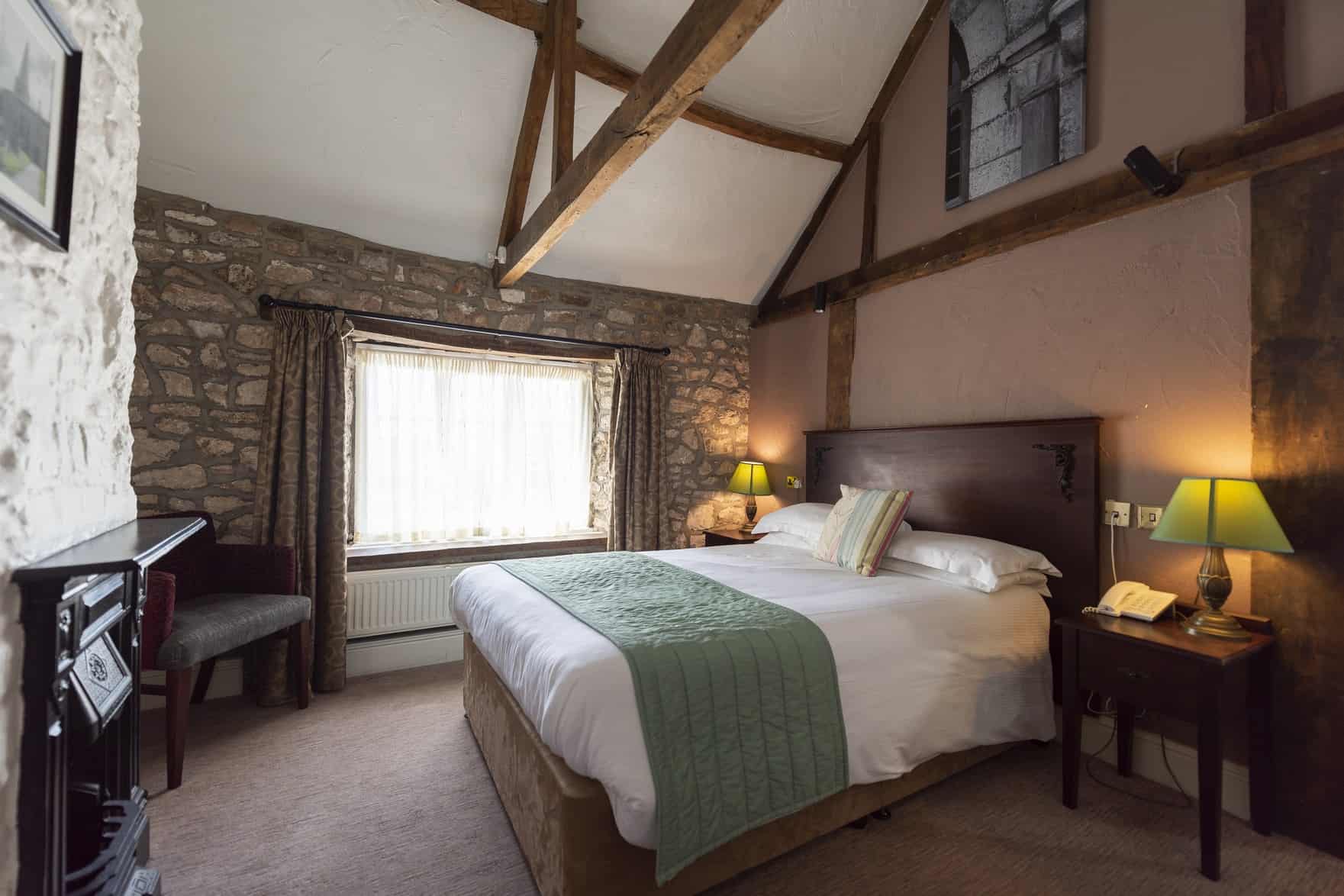 The Bowl Inn Hotel In Almondsbury Rooms & Near Bristol