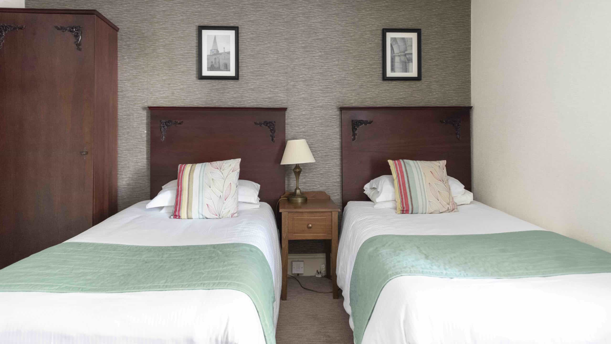 The Bowl Inn Hotel In Almondsbury Rooms & Near Bristol
