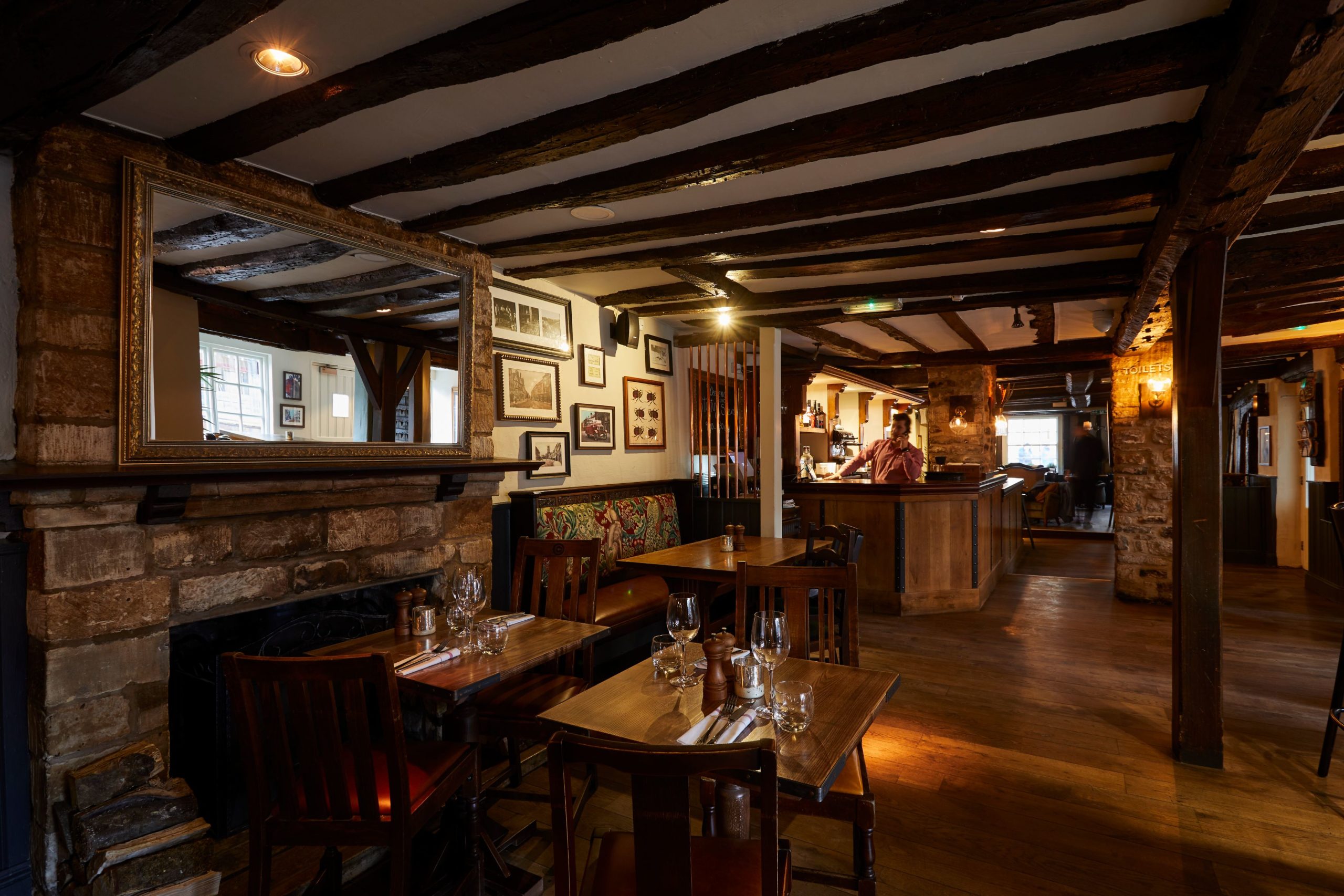 the-bear-inn-pub-restaurant-in-cirencester-gloucestershire