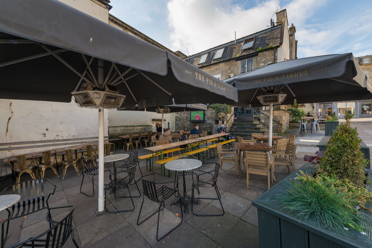 Iconic Beer Garden in the Centre of Bath Al Fresco Drinking Outdoor Dining Pig & Fiddle