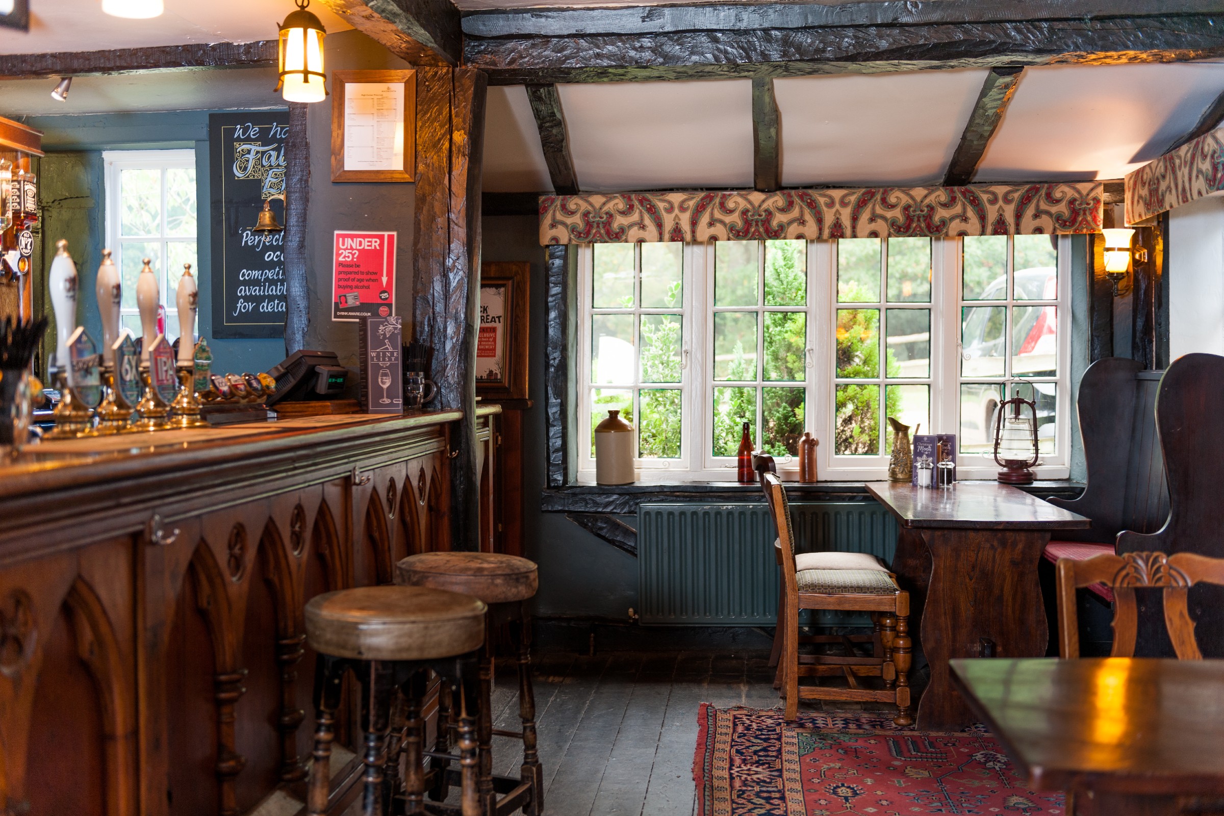 High Corner Inn Pub, Hotel & Restaurant In Ringwood, Hampshire