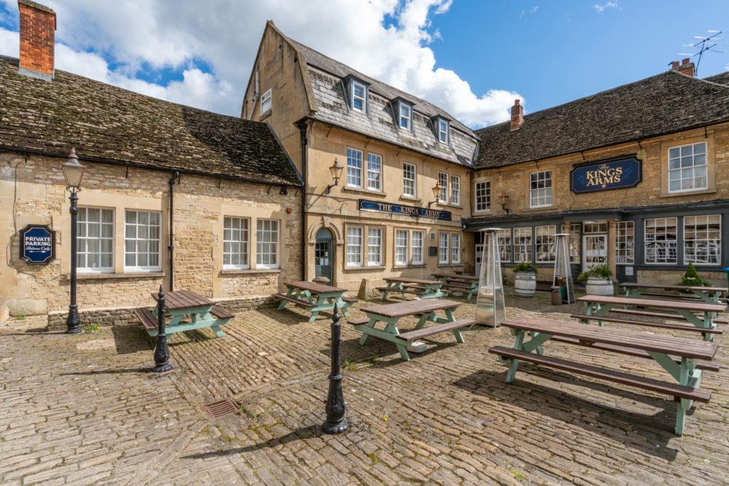 Kings Arms Melksham Beer garden courtyard 3
