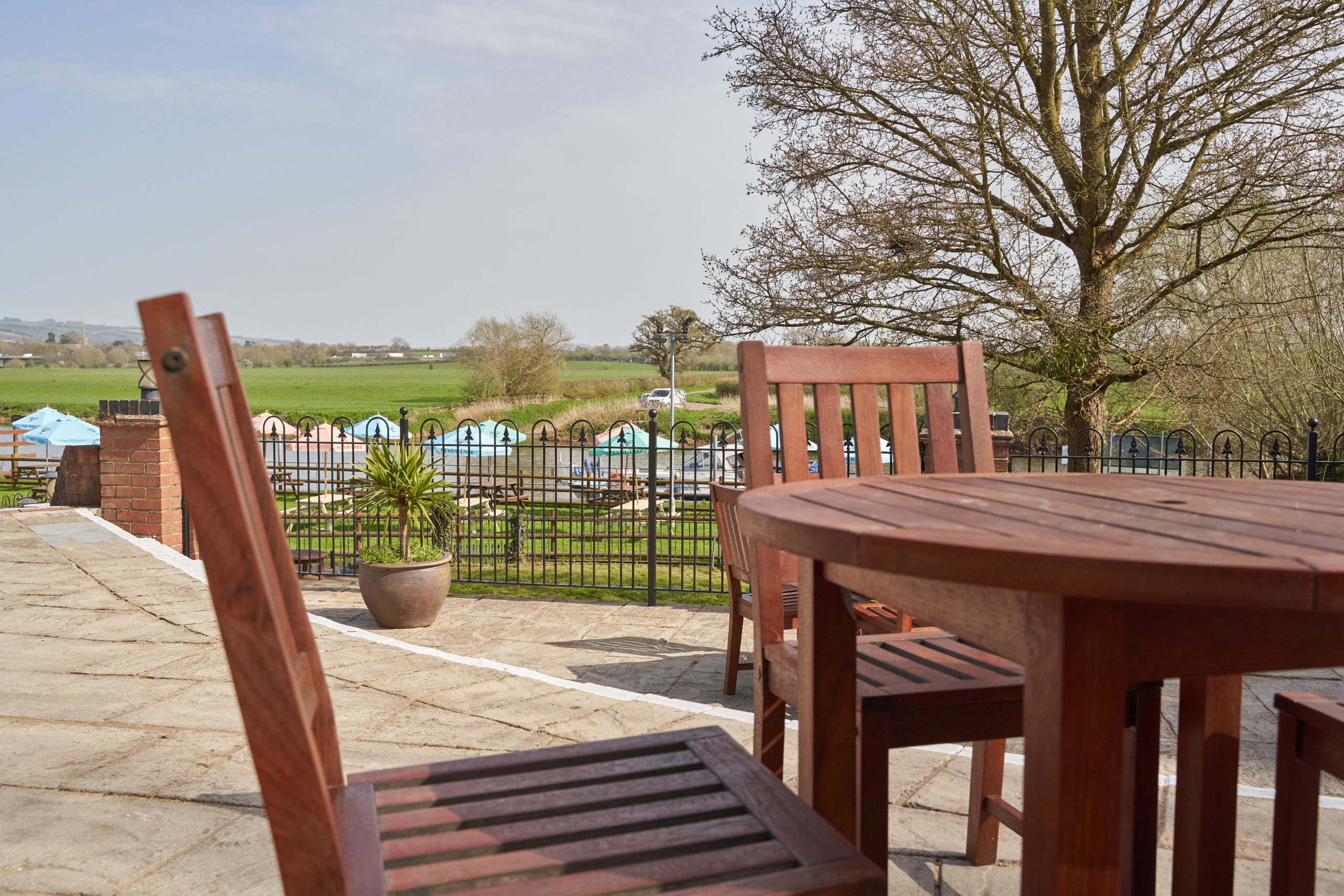 Riverside Beer Garden in Twyning Al Fresco Drinking Outdoor Dining The Fleet Inn
