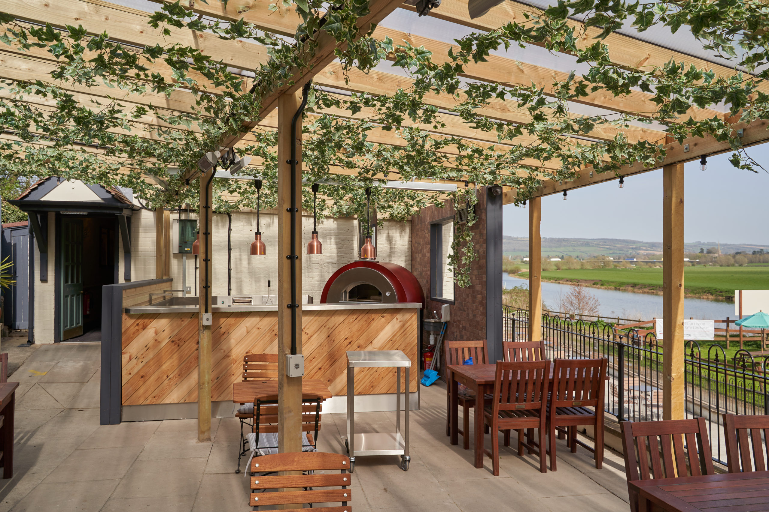 Riverside Beer Garden in Twyning Al Fresco Drinking Outdoor Dining The Fleet Inn