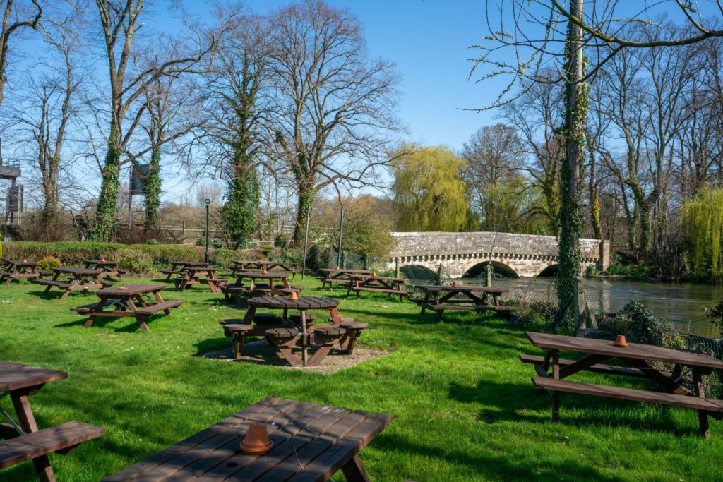 Contact The Fish Inn The Bridges, Ringwood, Hampshire, BH24 2AA